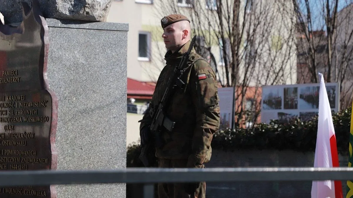 Obchody Narodowego Dnia Pamięci Żołnierzy Wyklętych w Ostrowi Mazowieckiej. Bieg, msza i hołd bohaterom (zdjęcia)