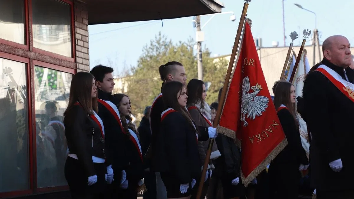 Obchody Narodowego Dnia Pamięci Żołnierzy Wyklętych w Ostrowi Mazowieckiej. Bieg, msza i hołd bohaterom (zdjęcia)