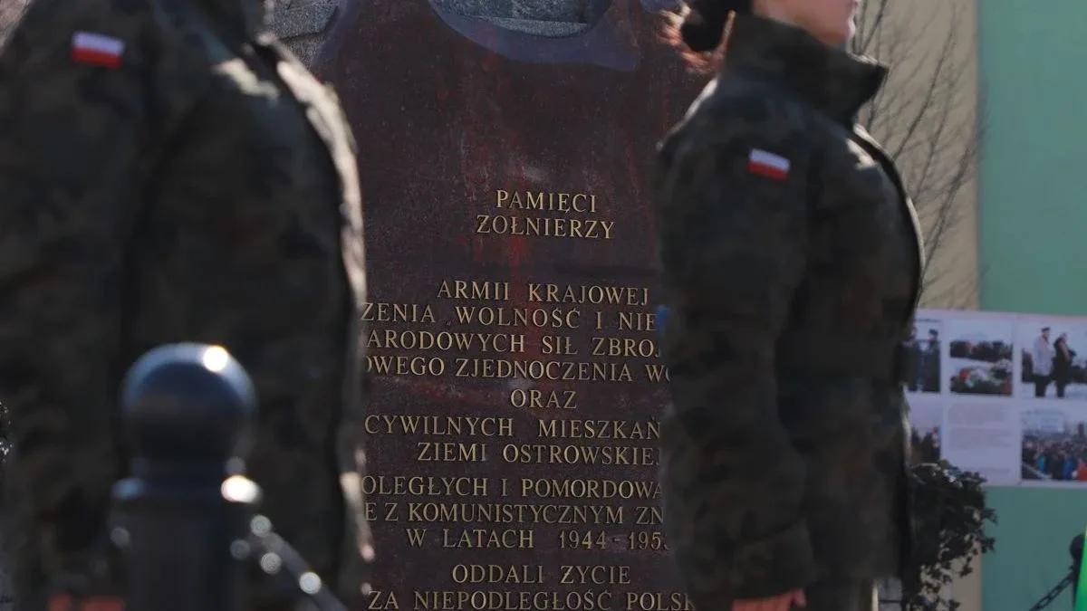 Obchody Narodowego Dnia Pamięci Żołnierzy Wyklętych w Ostrowi Mazowieckiej. Bieg, msza i hołd bohaterom (zdjęcia)