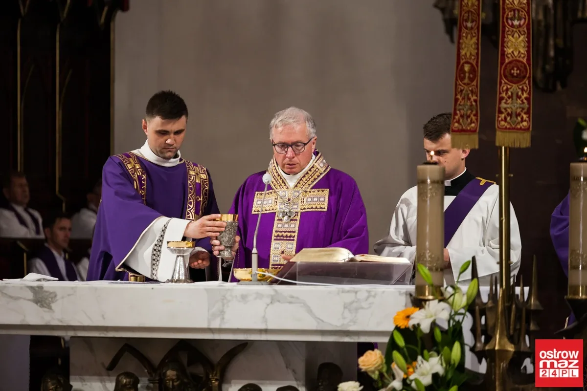 Ostatnia droga śp. ks. prał. Edmunda Chmielewskiego (zdjęcia, wideo)