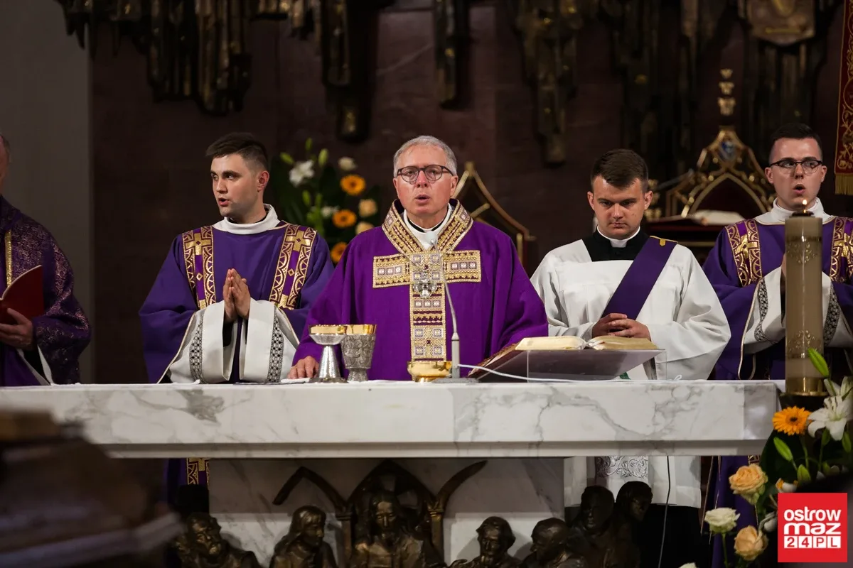 Ostatnia droga śp. ks. prał. Edmunda Chmielewskiego (zdjęcia, wideo)