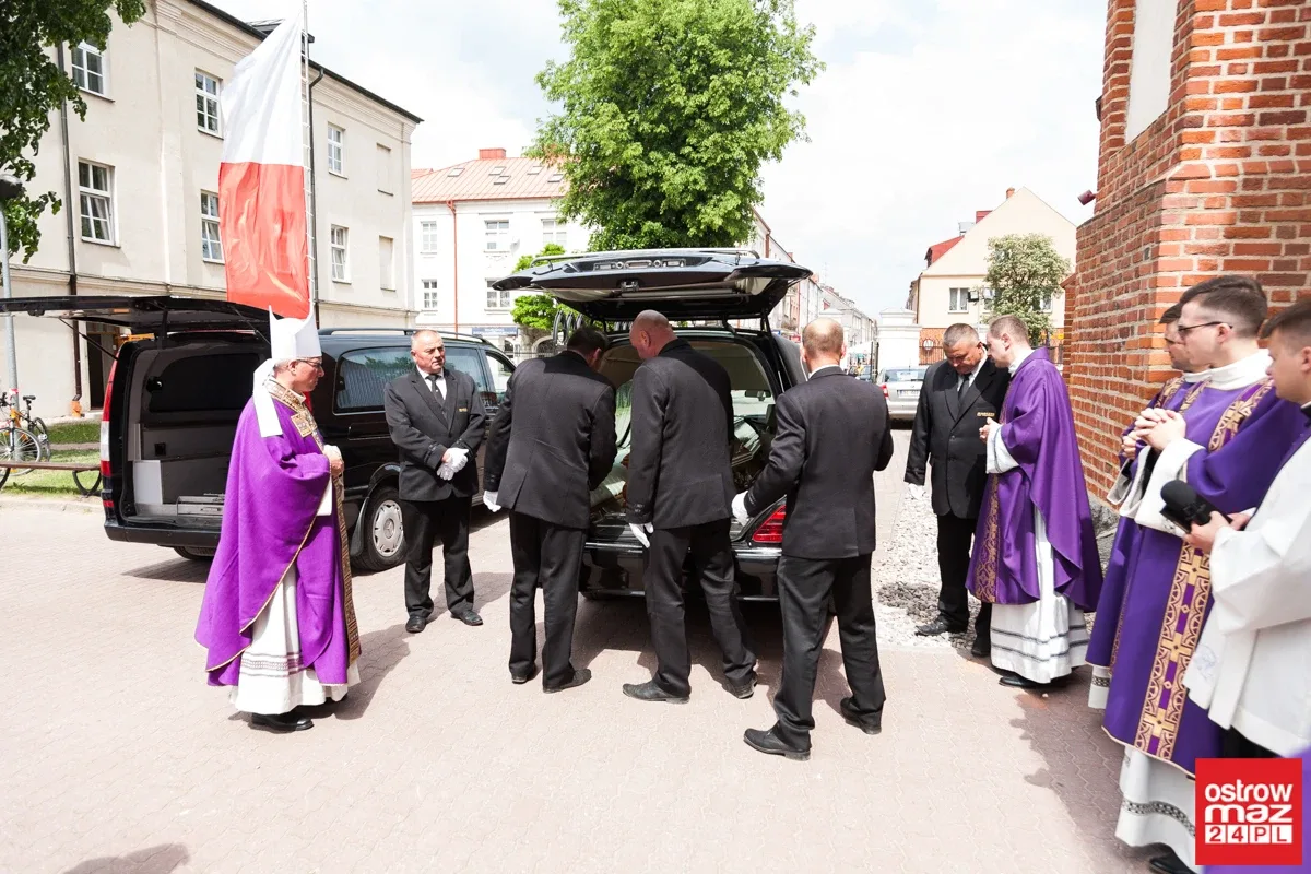 Ostatnia droga śp. ks. prał. Edmunda Chmielewskiego (zdjęcia, wideo)