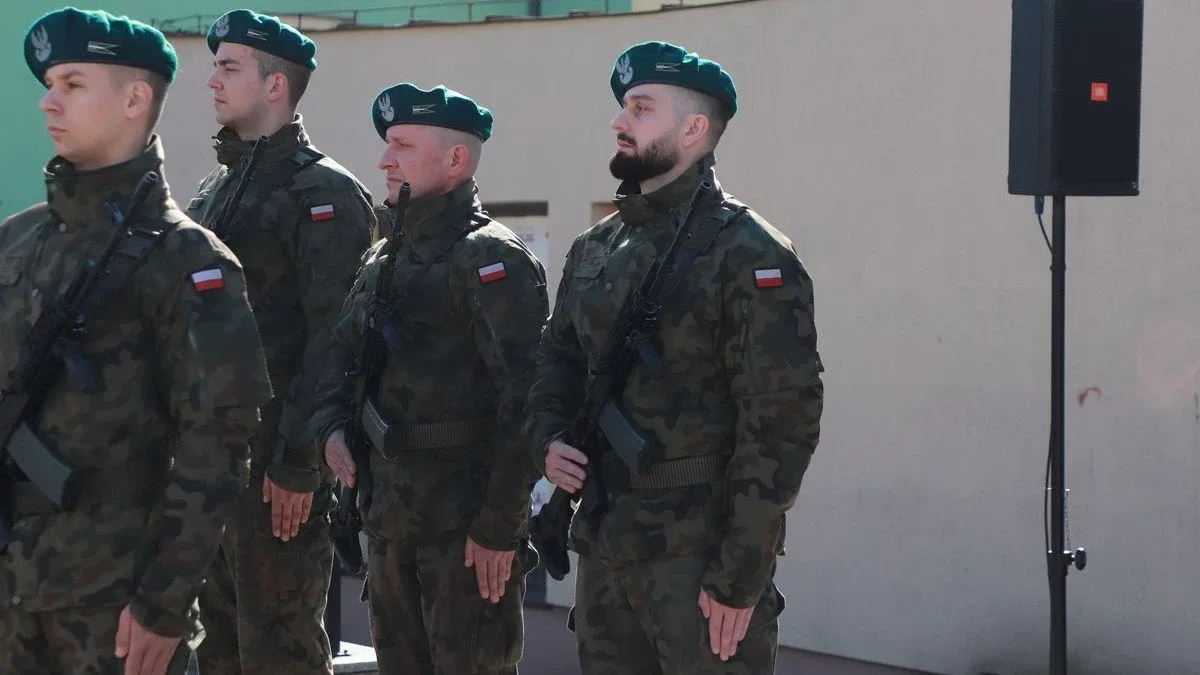 Obchody Narodowego Dnia Pamięci Żołnierzy Wyklętych w Ostrowi Mazowieckiej. Bieg, msza i hołd bohaterom (zdjęcia)