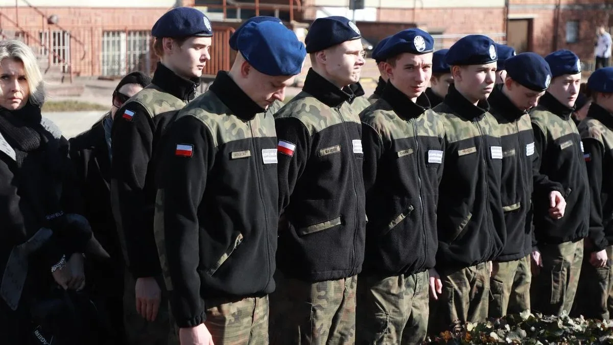 Obchody Narodowego Dnia Pamięci Żołnierzy Wyklętych w Ostrowi Mazowieckiej. Bieg, msza i hołd bohaterom (zdjęcia)