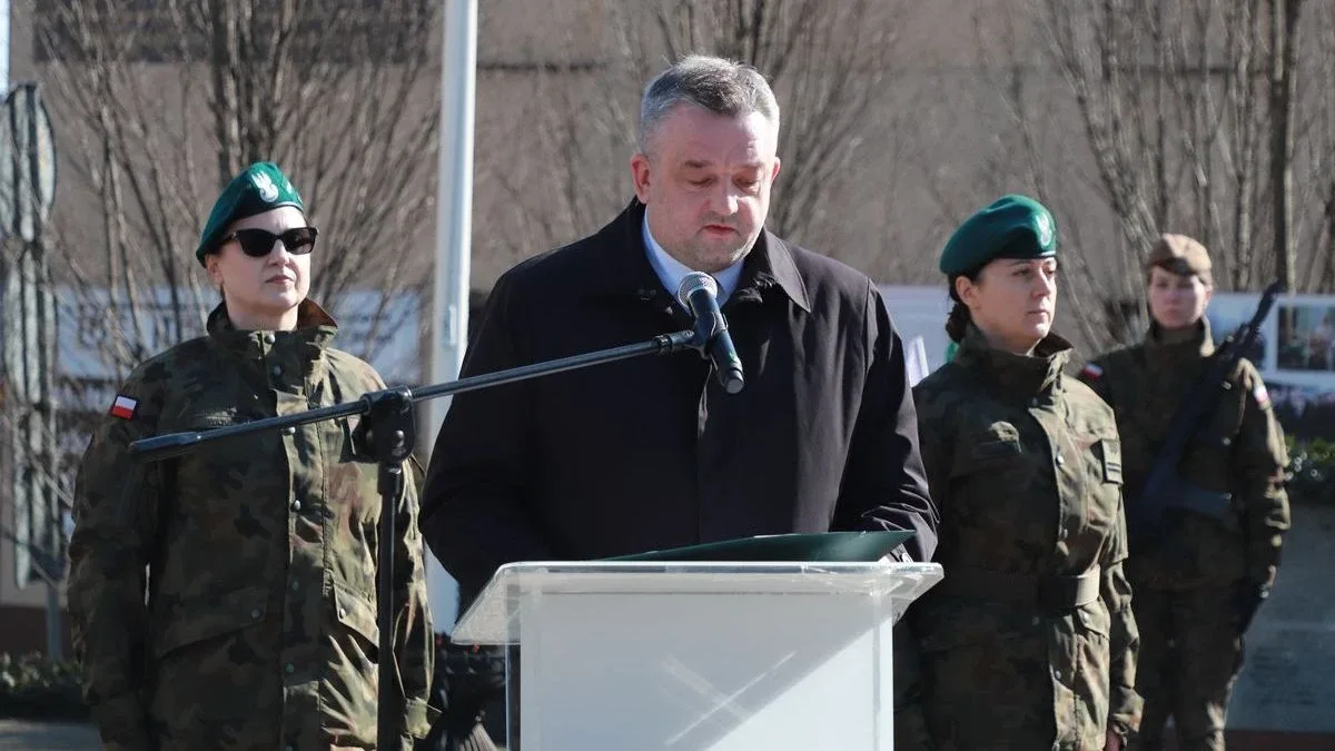 Obchody Narodowego Dnia Pamięci Żołnierzy Wyklętych w Ostrowi Mazowieckiej. Bieg, msza i hołd bohaterom (zdjęcia)