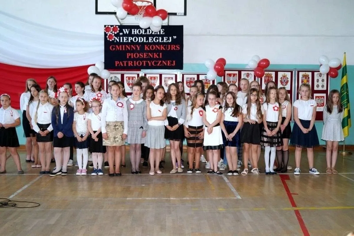 "W hołdzie Niepodległej". Konkurs piosenki patriotycznej (zdjęcia)