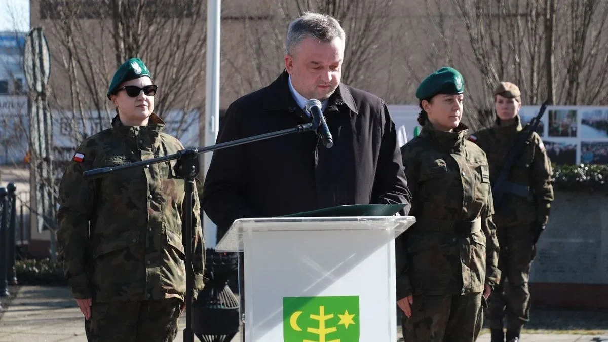 Obchody Narodowego Dnia Pamięci Żołnierzy Wyklętych w Ostrowi Mazowieckiej. Bieg, msza i hołd bohaterom (zdjęcia)