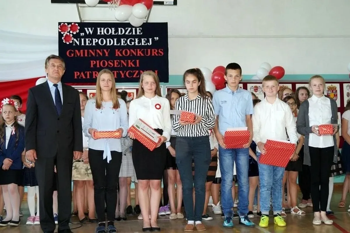 "W hołdzie Niepodległej". Konkurs piosenki patriotycznej (zdjęcia)