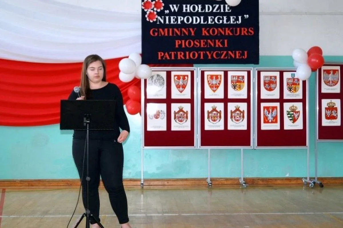 "W hołdzie Niepodległej". Konkurs piosenki patriotycznej (zdjęcia)