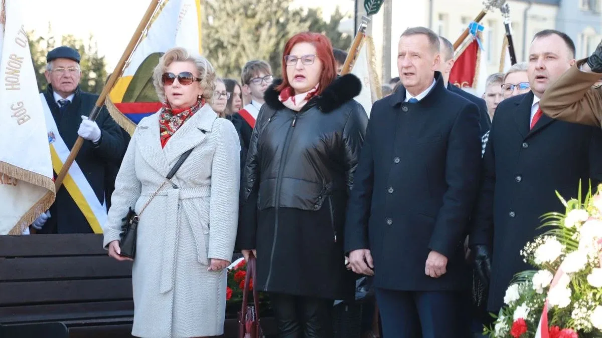 Obchody Narodowego Dnia Pamięci Żołnierzy Wyklętych w Ostrowi Mazowieckiej. Bieg, msza i hołd bohaterom (zdjęcia)