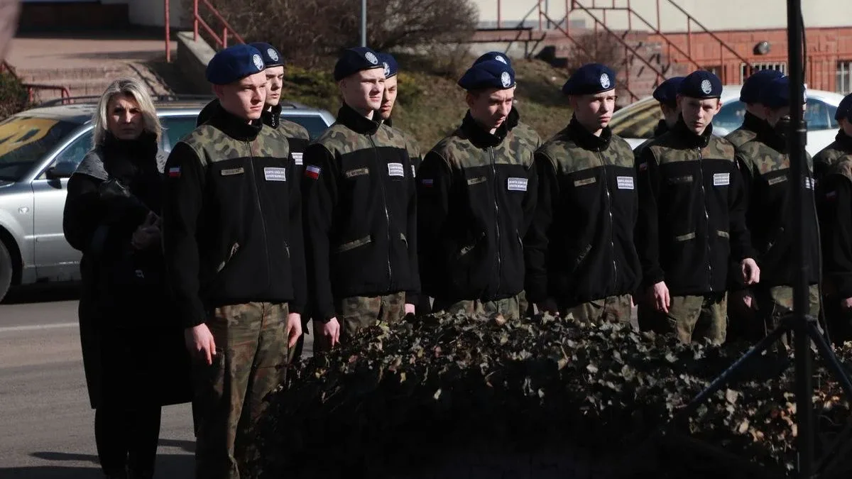 Obchody Narodowego Dnia Pamięci Żołnierzy Wyklętych w Ostrowi Mazowieckiej. Bieg, msza i hołd bohaterom (zdjęcia)