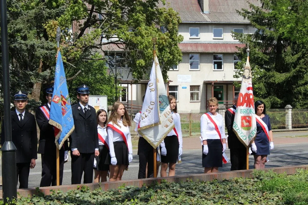 Brok na biało-czerwono (zdjęcia)