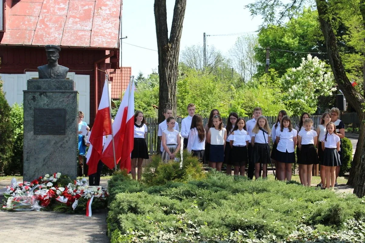 Brok na biało-czerwono (zdjęcia)