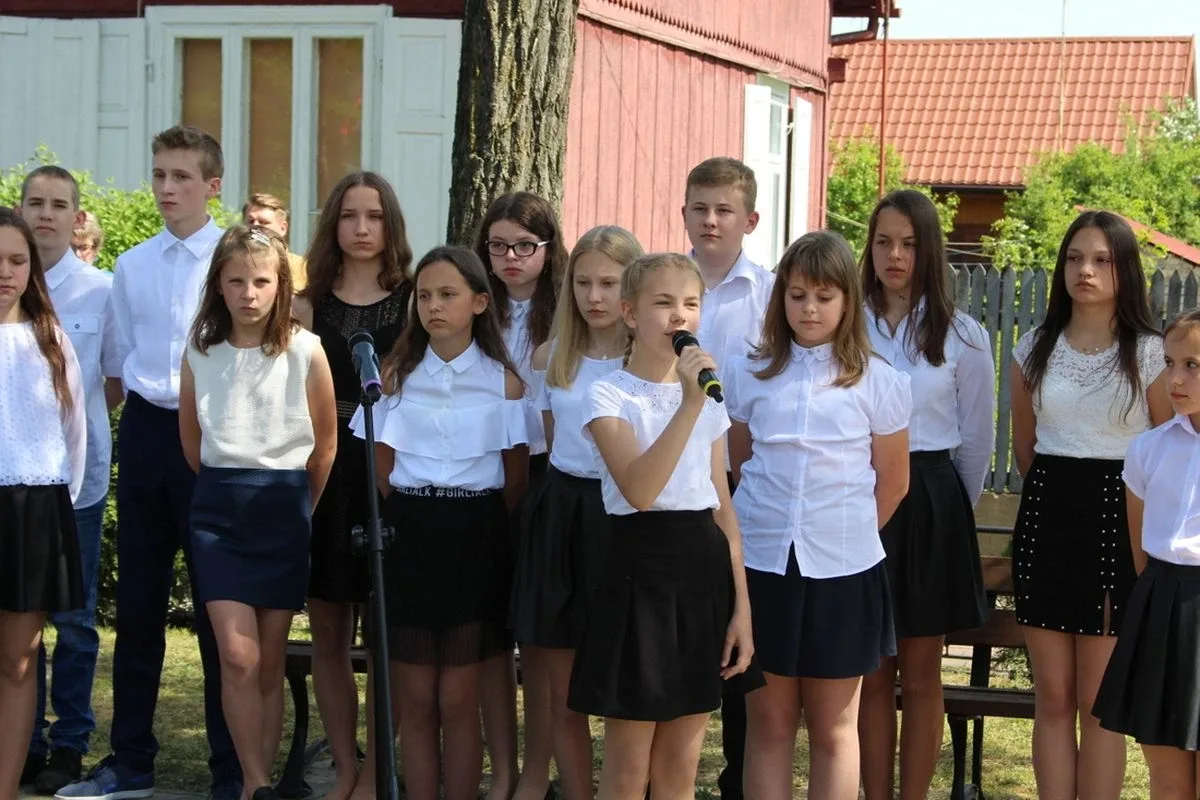 Brok na biało-czerwono (zdjęcia)