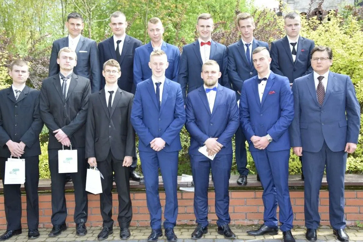 Maturzyści lubiejewskiej placówki opuścili szkolne mury (zdjęcia)