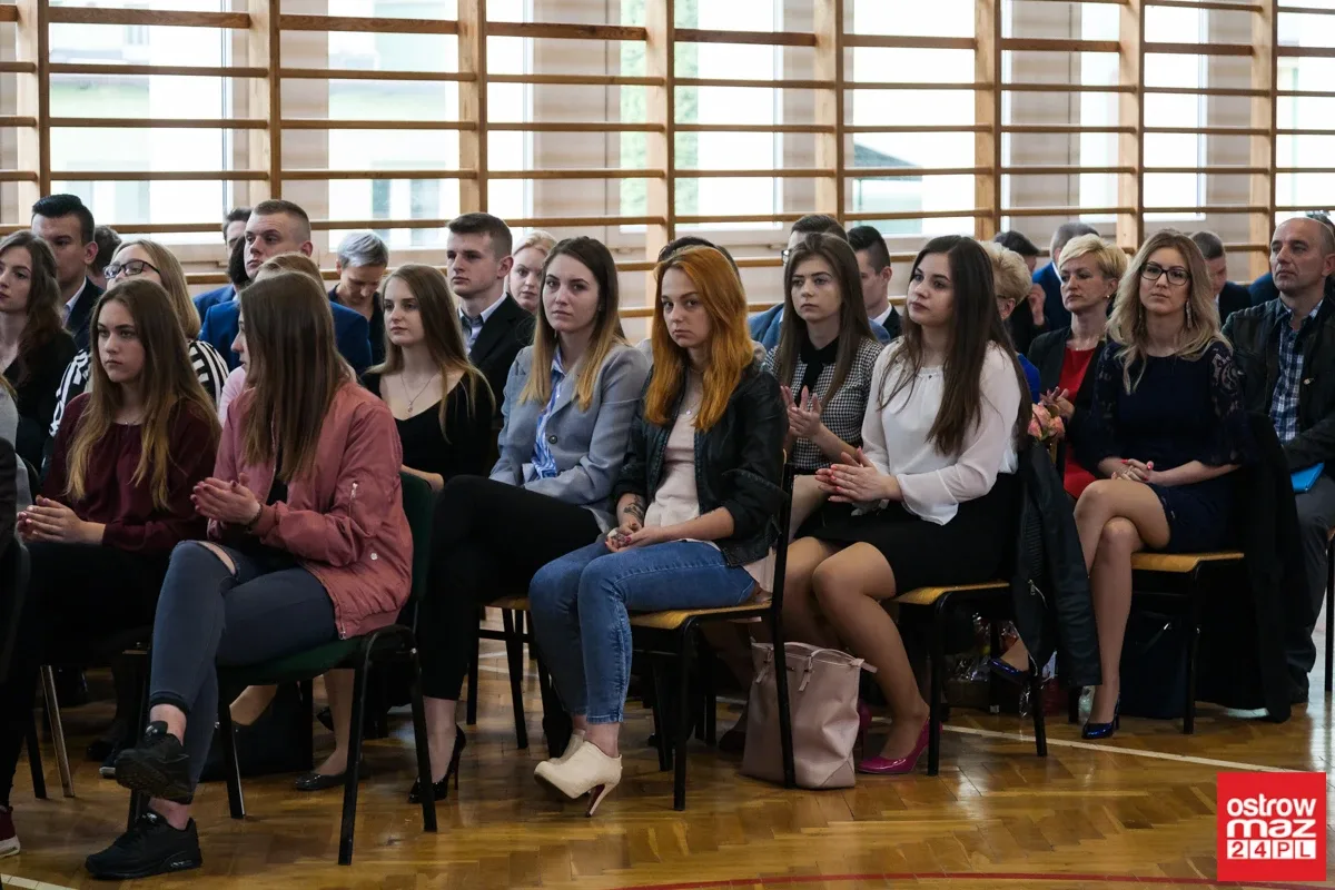 Zakończenie roku szkolnego maturzystów "Rubinka" (zdjęcia, wideo)
