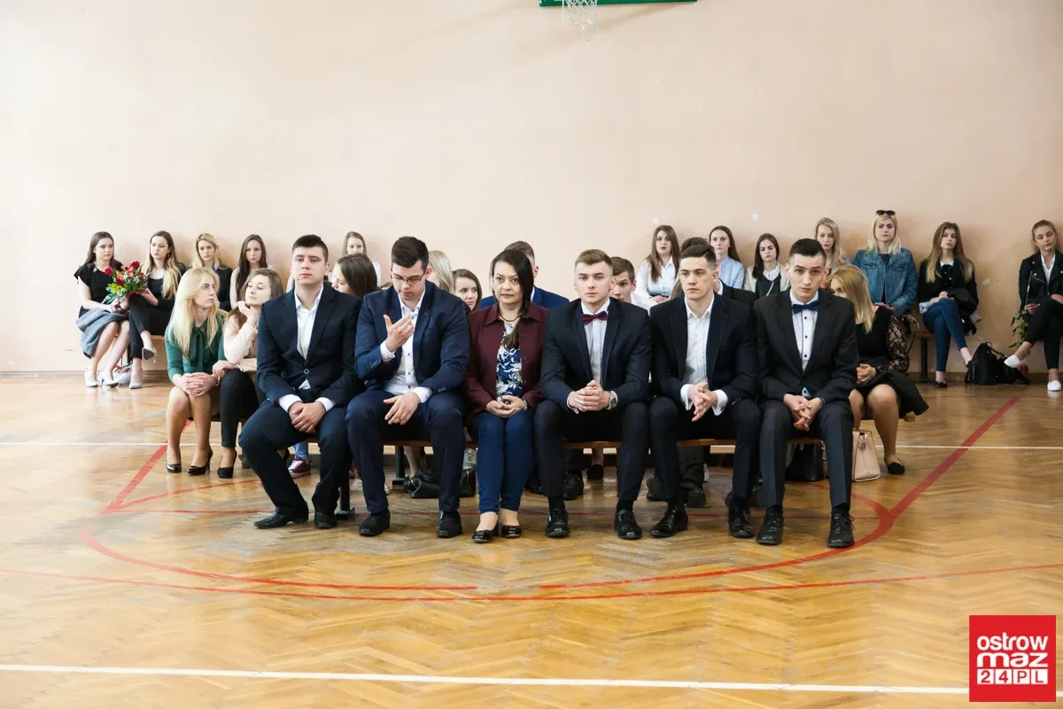 Zakończenie roku szkolnego maturzystów "Rubinka" (zdjęcia, wideo)