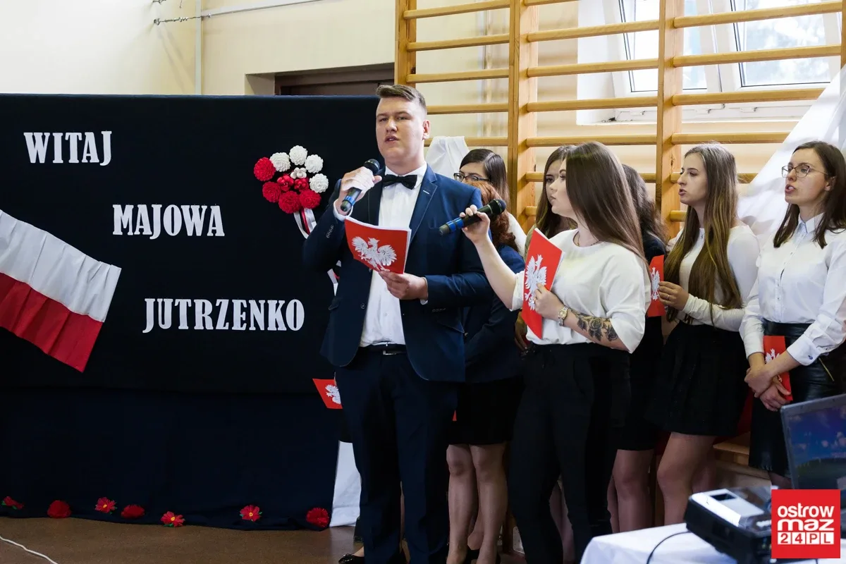 Maturzyści "Ekonomika" pożegnali szkolne mury (zdjęcia, wideo)