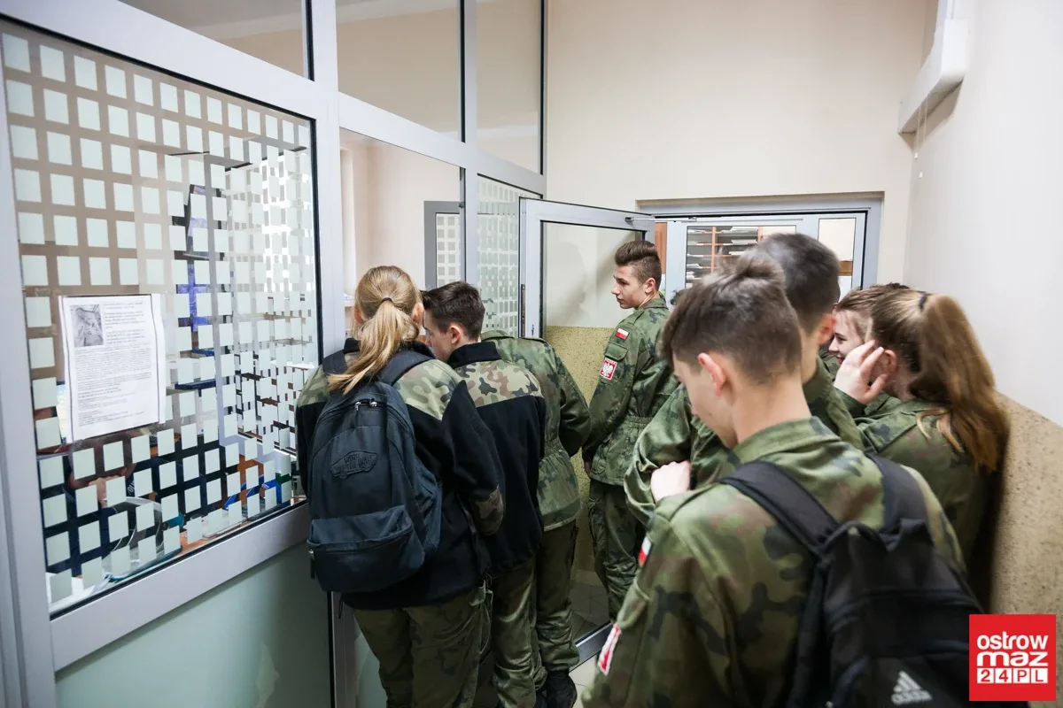 Poznawali zawód policjanta. Dzień otwarty w ostrowskiej komendzie (zdjęcia)