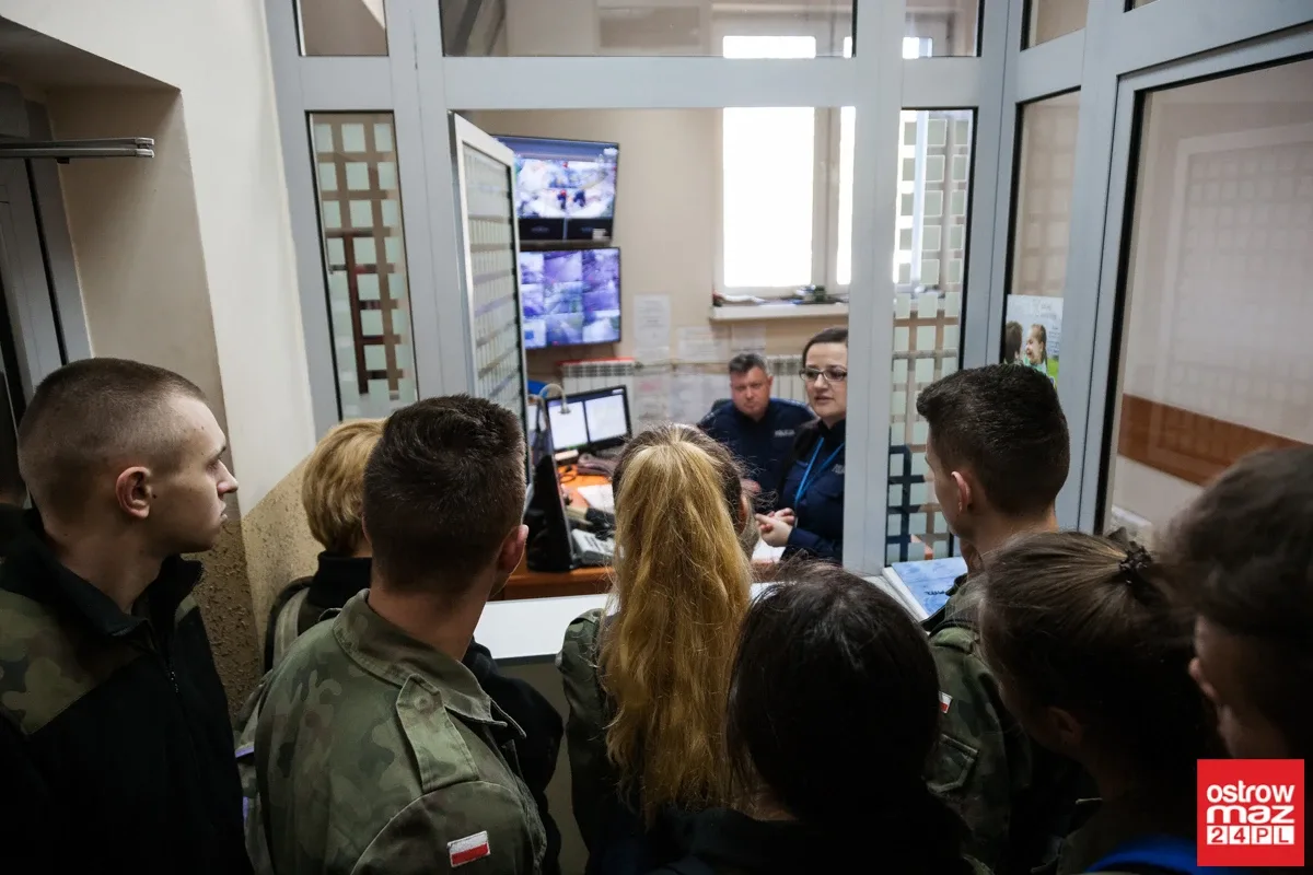 Poznawali zawód policjanta. Dzień otwarty w ostrowskiej komendzie (zdjęcia)