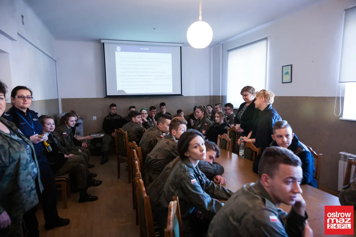Poznawali zawód policjanta. Dzień otwarty w ostrowskiej komendzie (zdjęcia)