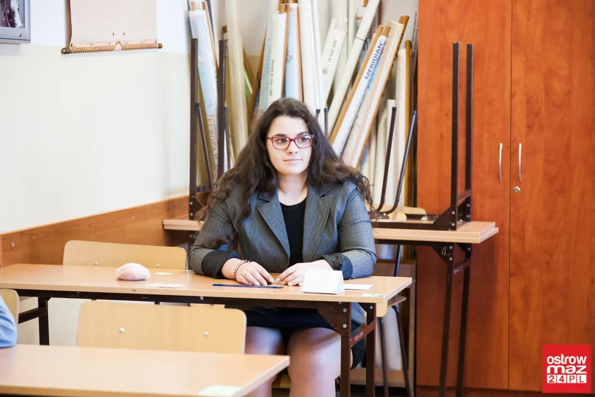Gimnazjaliści mierzą się z częścią matematyczno-przyrodniczą (zdjęcia)