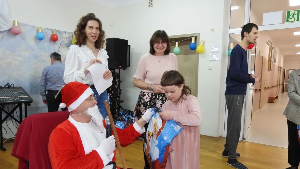 Zabawa choinkowa w Specjalnym Ośrodku Szkolno-Wychowawczym w Zuzeli (zdjęcia, wideo)