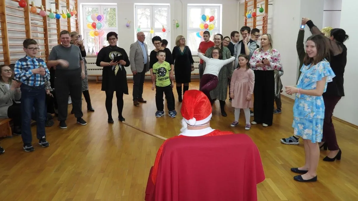 Zabawa choinkowa w Specjalnym Ośrodku Szkolno-Wychowawczym w Zuzeli (zdjęcia, wideo)