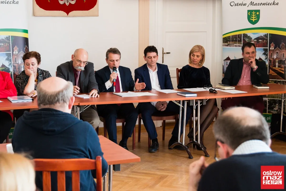 Burmistrz o inwestycjach, kulturze i sporcie (zdjęcia, wideo)