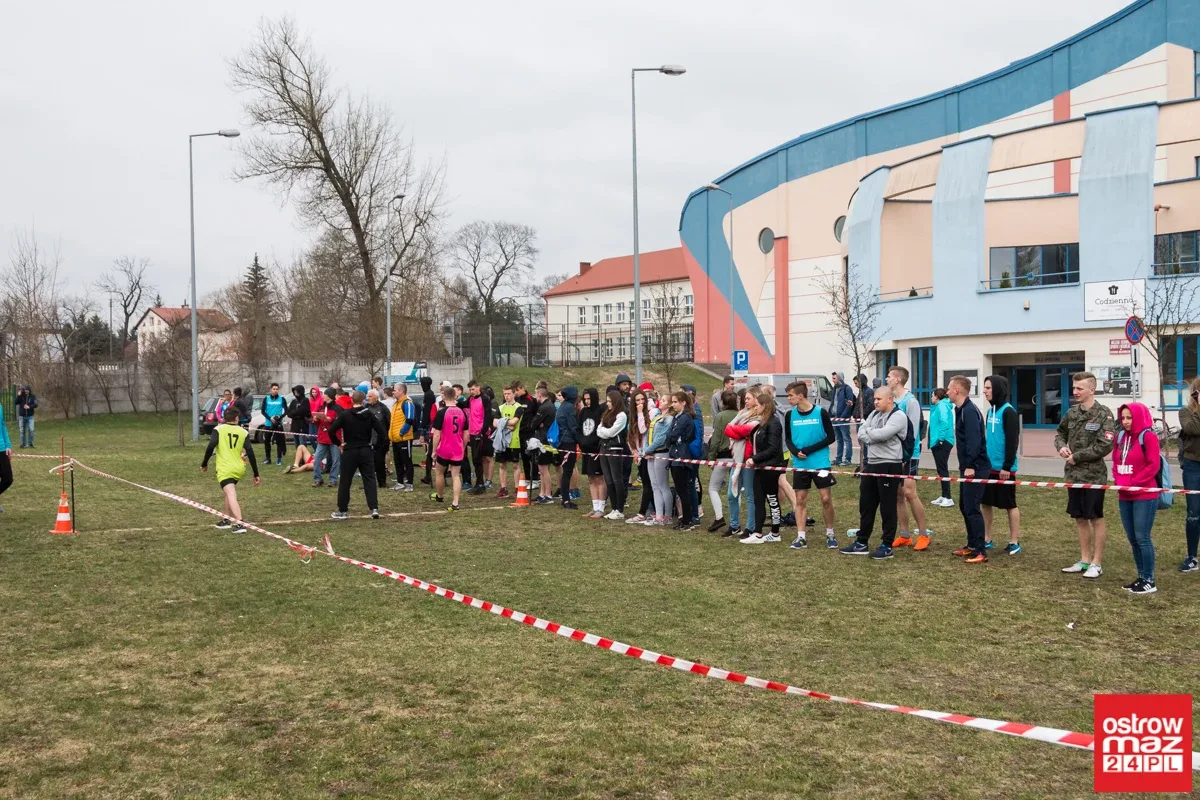 Sztafetowe biegi przełajowe szkół średnich w Ostrowi Mazowieckiej (zdjęcia)