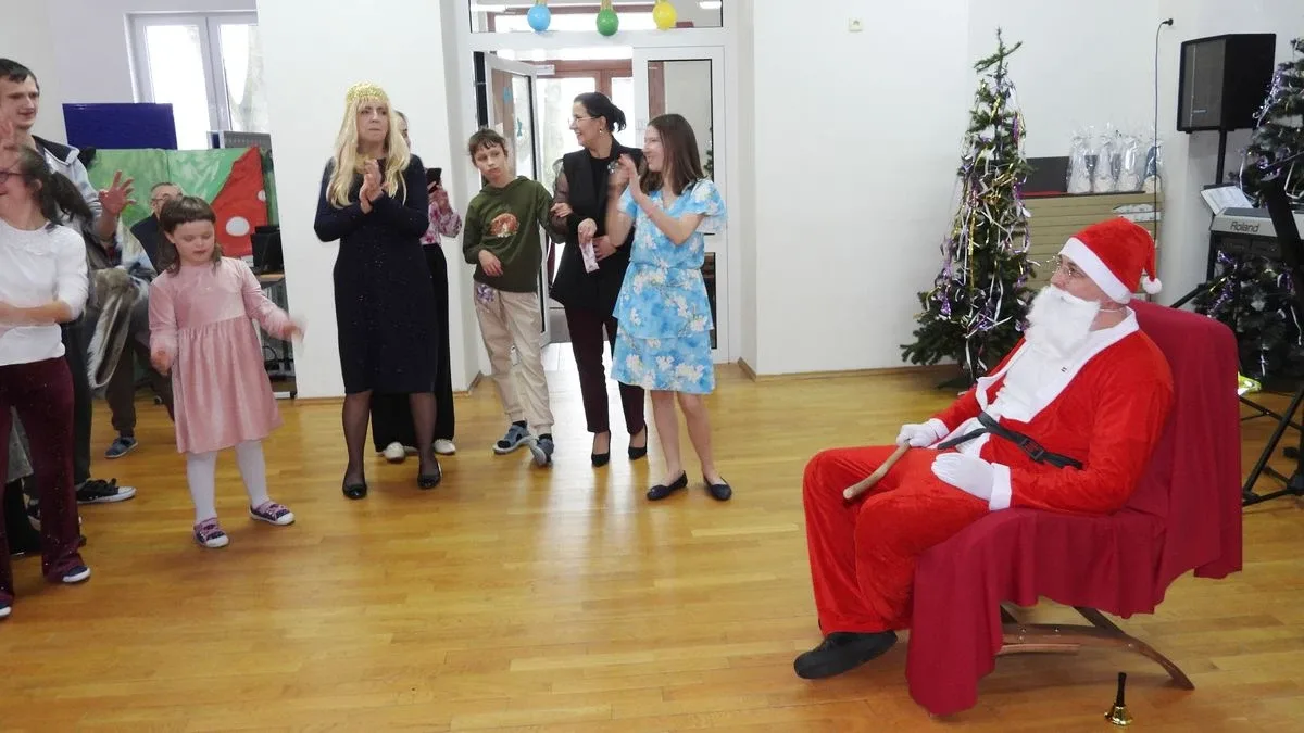 Zabawa choinkowa w Specjalnym Ośrodku Szkolno-Wychowawczym w Zuzeli (zdjęcia, wideo)