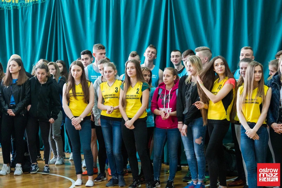 Sztafetowe biegi przełajowe szkół średnich w Ostrowi Mazowieckiej (zdjęcia)