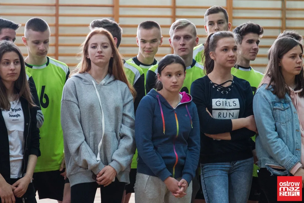 Sztafetowe biegi przełajowe szkół średnich w Ostrowi Mazowieckiej (zdjęcia)