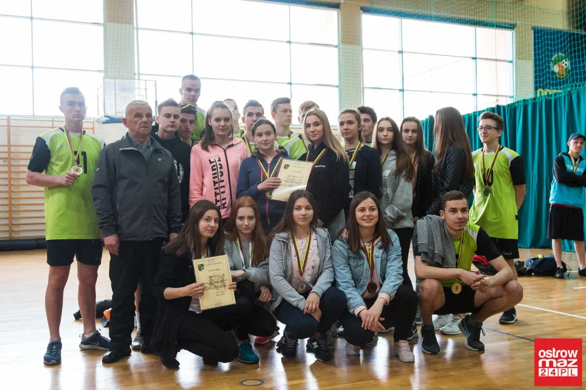 Sztafetowe biegi przełajowe szkół średnich w Ostrowi Mazowieckiej (zdjęcia)