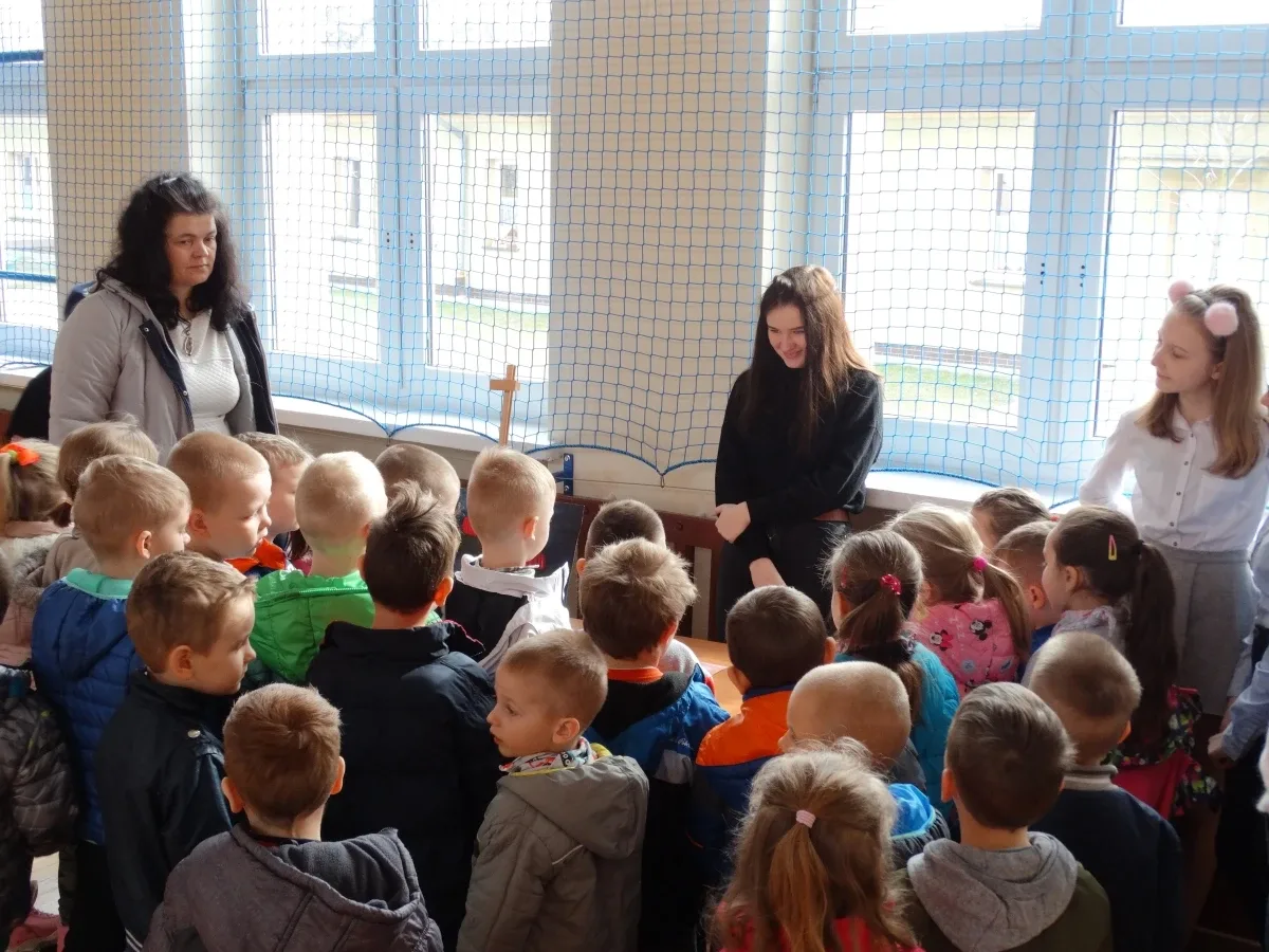 Wystawa malarska w SP nr 2 w Ostrowi Mazowieckiej (zdjęcia)