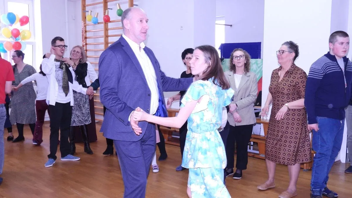 Zabawa choinkowa w Specjalnym Ośrodku Szkolno-Wychowawczym w Zuzeli (zdjęcia, wideo)