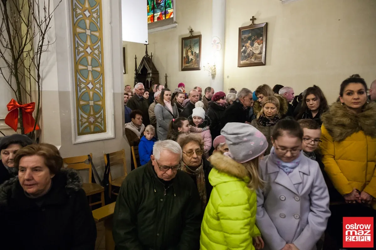 Liturgia Męki Pańskiej w Komorowie i Ostrowi Mazowieckiej (zdjęcia, wideo)