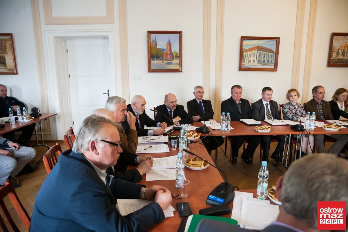 Burzliwa dyskusja w sprawie rozbudowy ul. 63 Roku (zdjęcia, wideo)