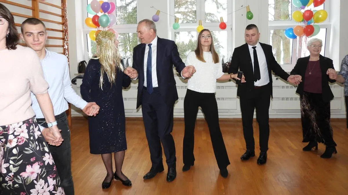 Zabawa choinkowa w Specjalnym Ośrodku Szkolno-Wychowawczym w Zuzeli (zdjęcia, wideo)