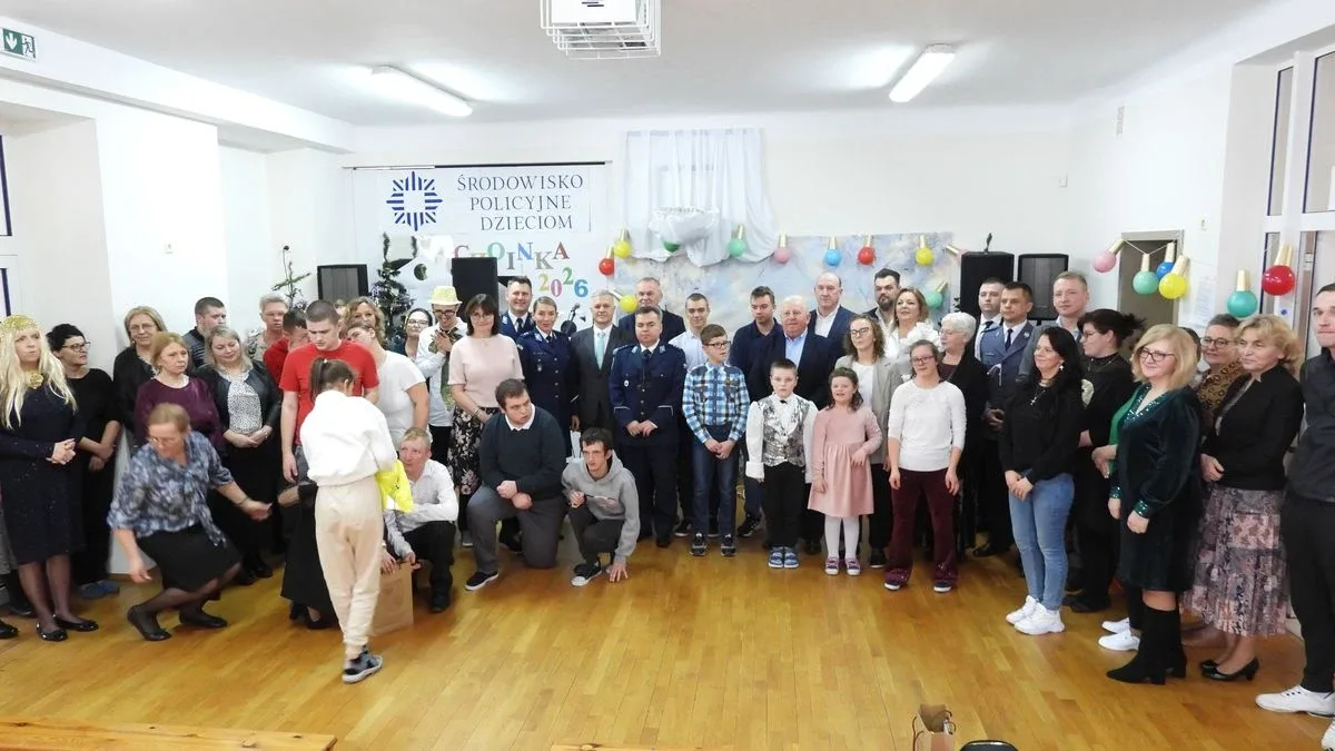 Zabawa choinkowa w Specjalnym Ośrodku Szkolno-Wychowawczym w Zuzeli (zdjęcia, wideo)