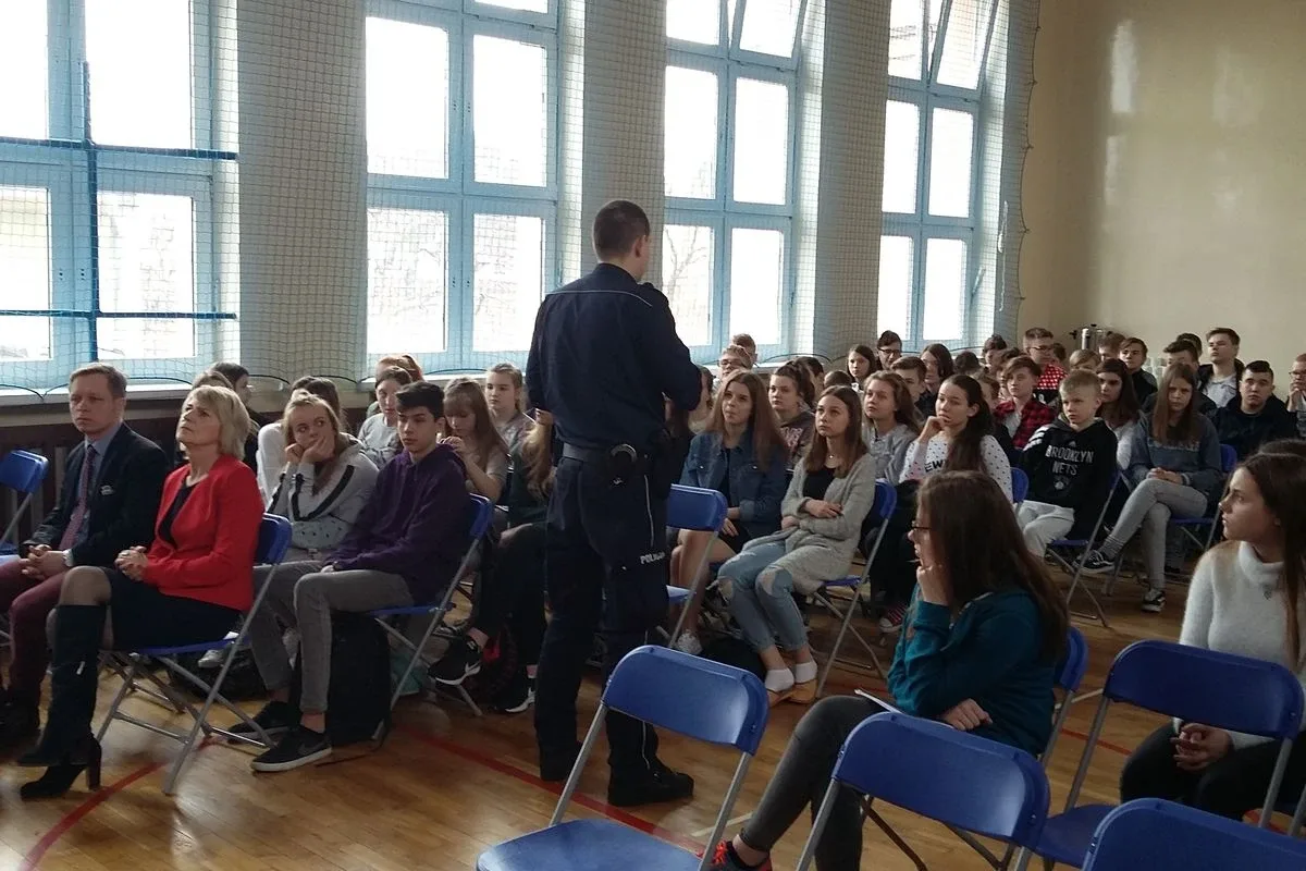 "Narkotyki, dopalacze - nie tędy droga". Debata profilaktyczna w "dwójce" (zdjęcia)
