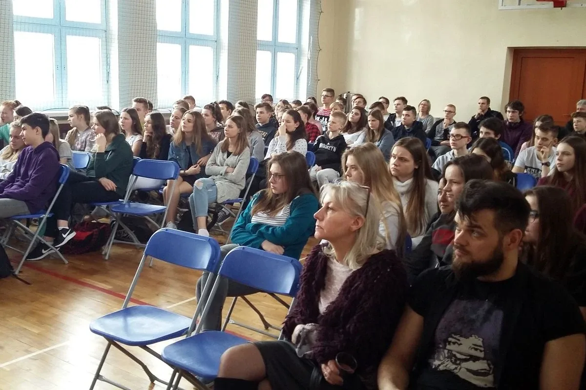 "Narkotyki, dopalacze - nie tędy droga". Debata profilaktyczna w "dwójce" (zdjęcia)