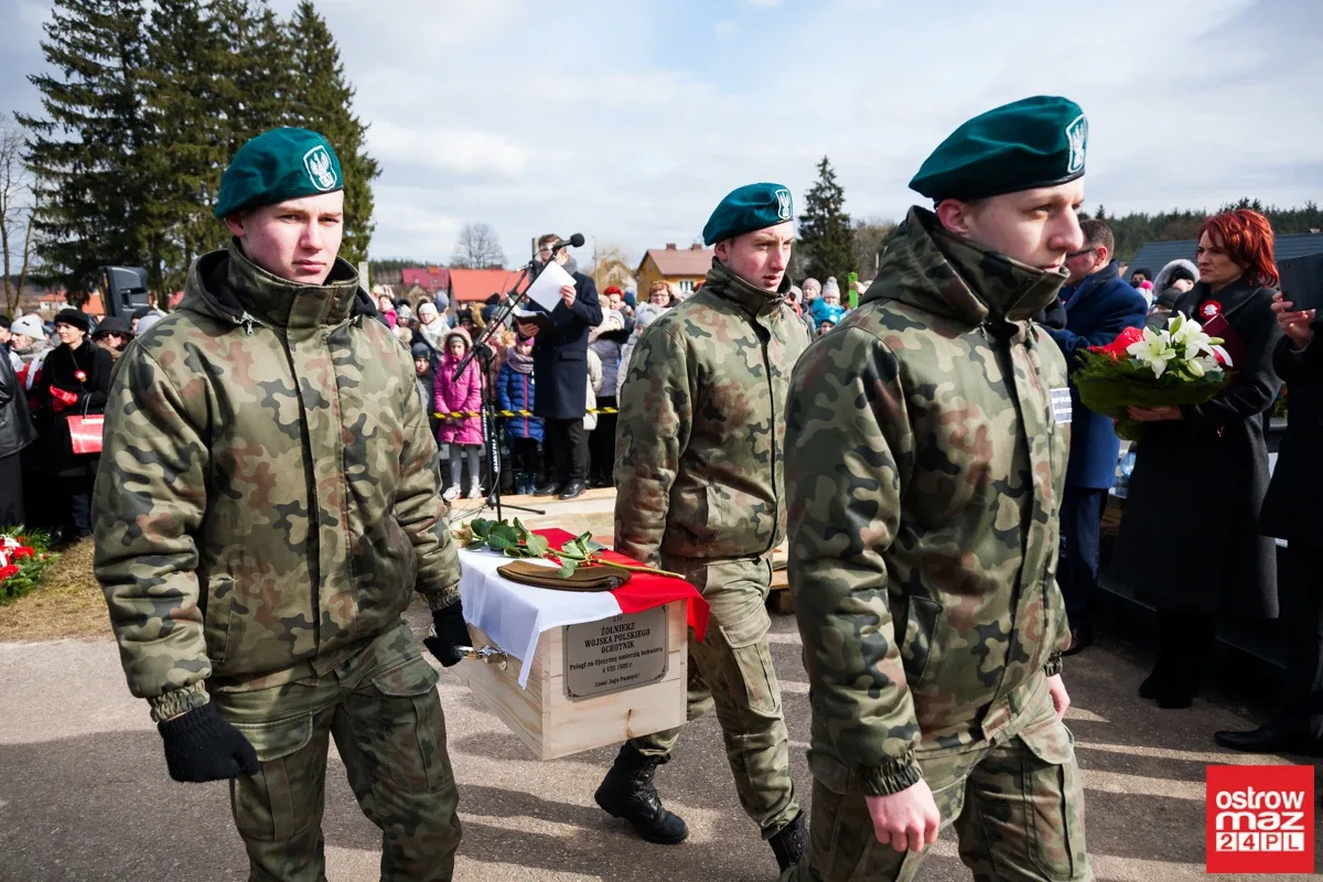 Pochowano żołnierzy 201 Pułku Piechoty (zdjęcia, wideo)
