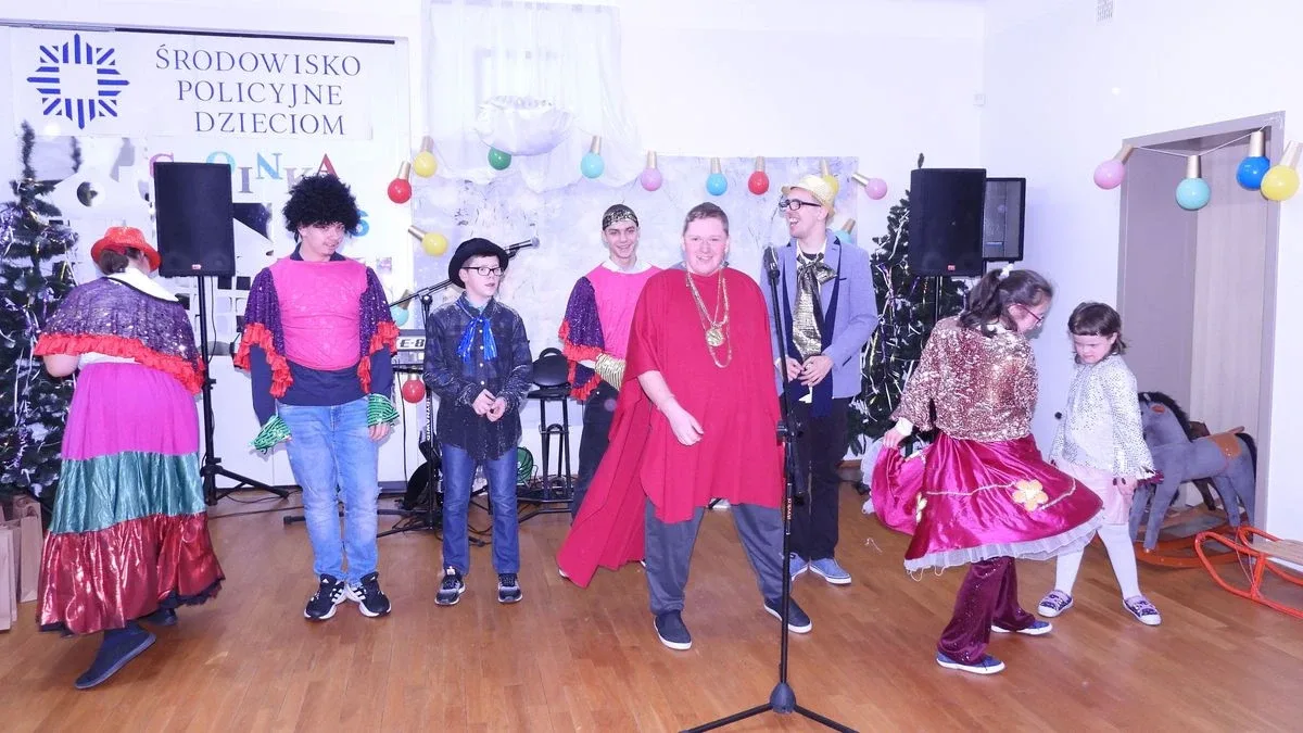 Zabawa choinkowa w Specjalnym Ośrodku Szkolno-Wychowawczym w Zuzeli (zdjęcia, wideo)