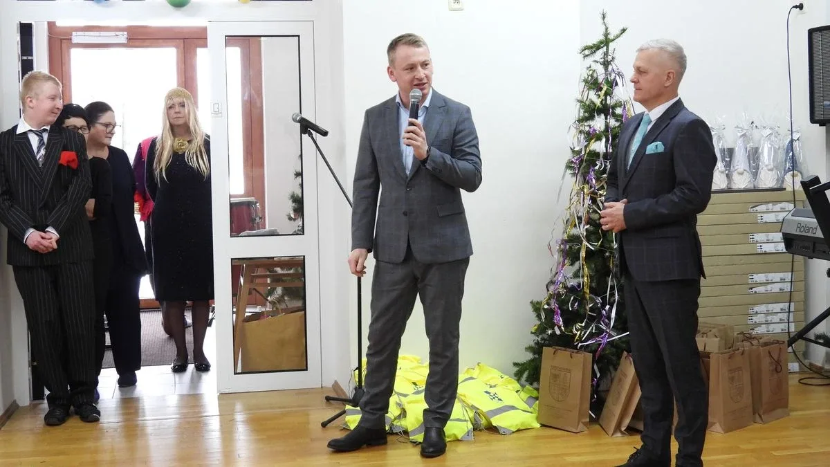 Zabawa choinkowa w Specjalnym Ośrodku Szkolno-Wychowawczym w Zuzeli (zdjęcia, wideo)