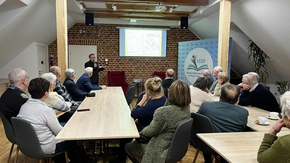 Rozmawiali o bohaterach i pomnikach! Tak było na spotkaniu w MBP w Ostrowi Mazowieckiej (zdjęcia)