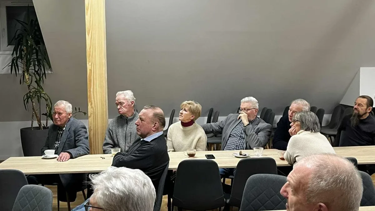 Rozmawiali o bohaterach i pomnikach! Tak było na spotkaniu w MBP w Ostrowi Mazowieckiej (zdjęcia)