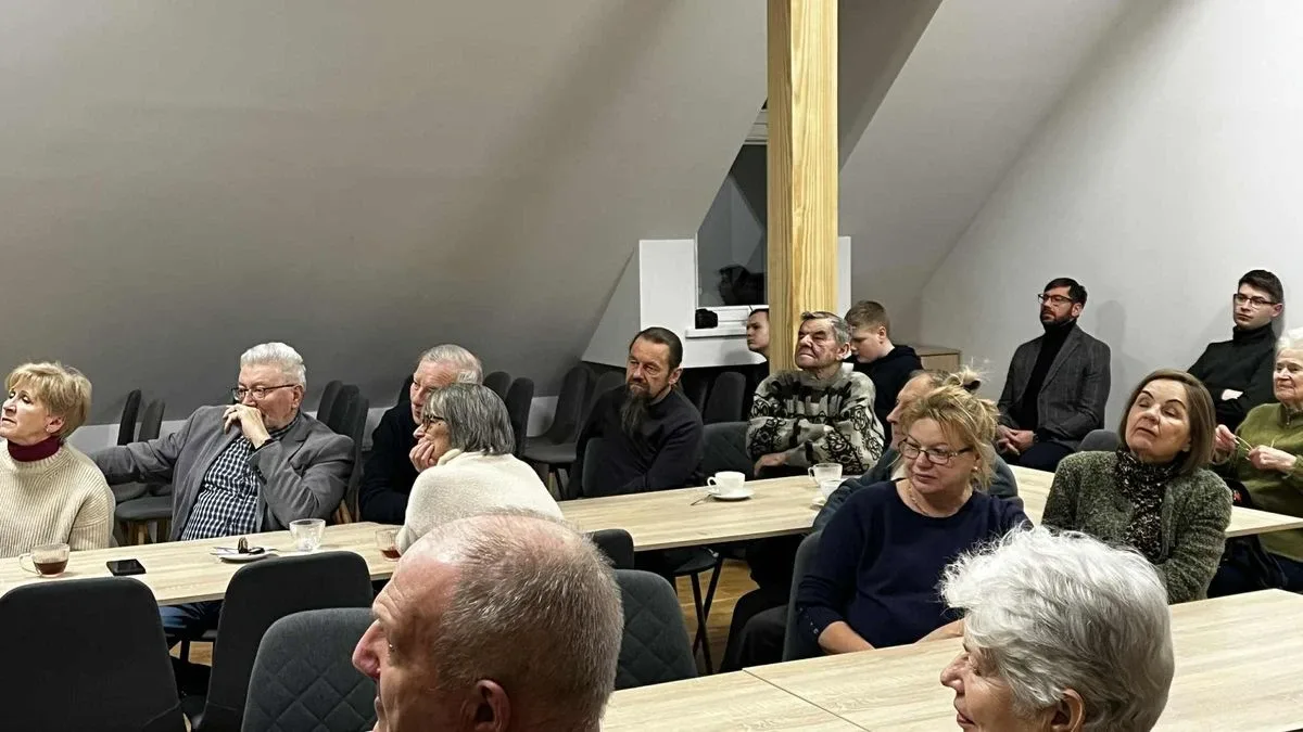 Rozmawiali o bohaterach i pomnikach! Tak było na spotkaniu w MBP w Ostrowi Mazowieckiej (zdjęcia)