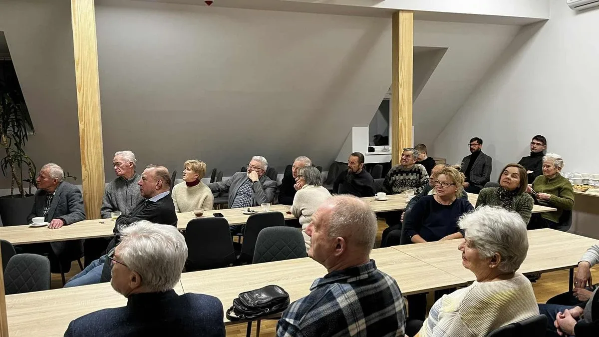 Rozmawiali o bohaterach i pomnikach! Tak było na spotkaniu w MBP w Ostrowi Mazowieckiej (zdjęcia)