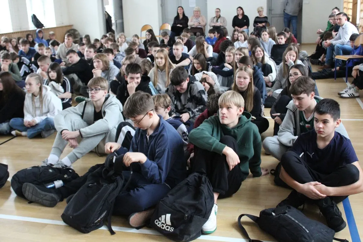 Młodzież poznaje samorząd krok po kroku – tym razem głos należał do rówieśników (zdjęcia)